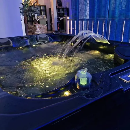 Blue Lagoon Spas ホテル *