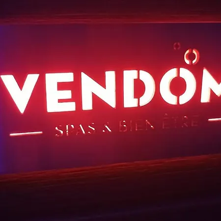 Blue Lagoon Spas * מונטובן