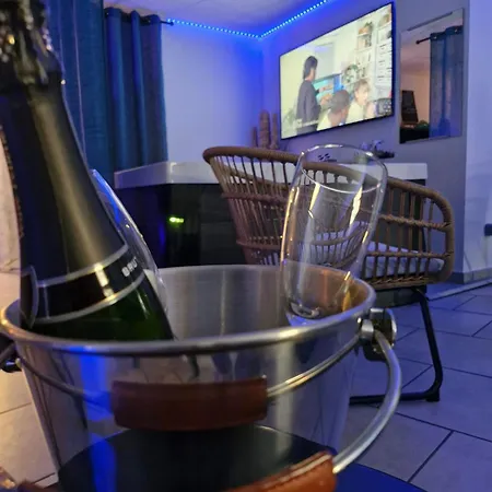 Blue Lagoon Spas מלון *